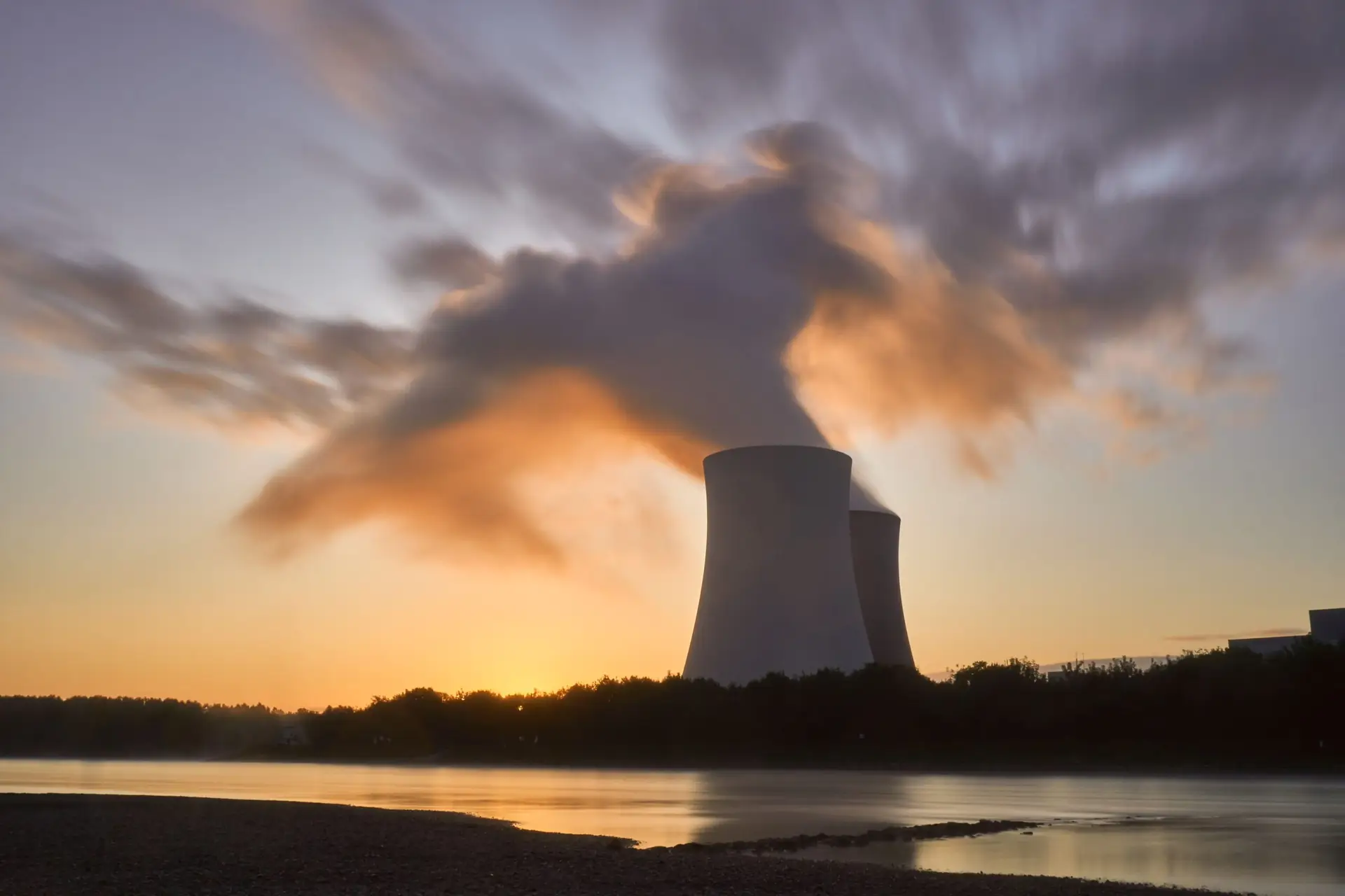 Photo of a generic nuclear plant